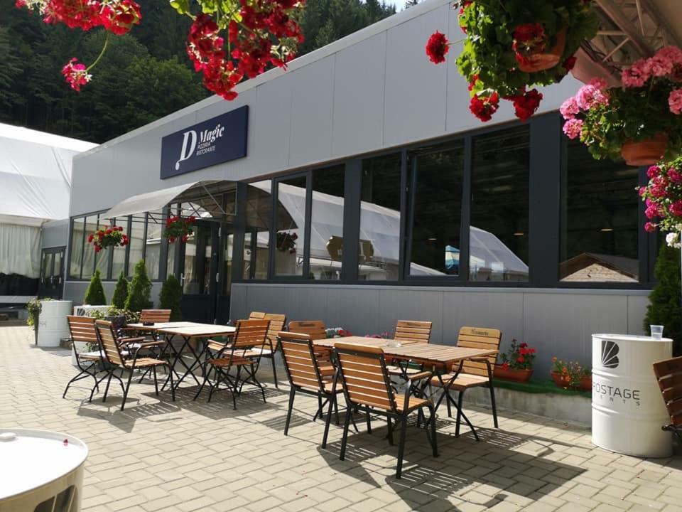 D' Magic Hotel Brosteni Buitenkant foto